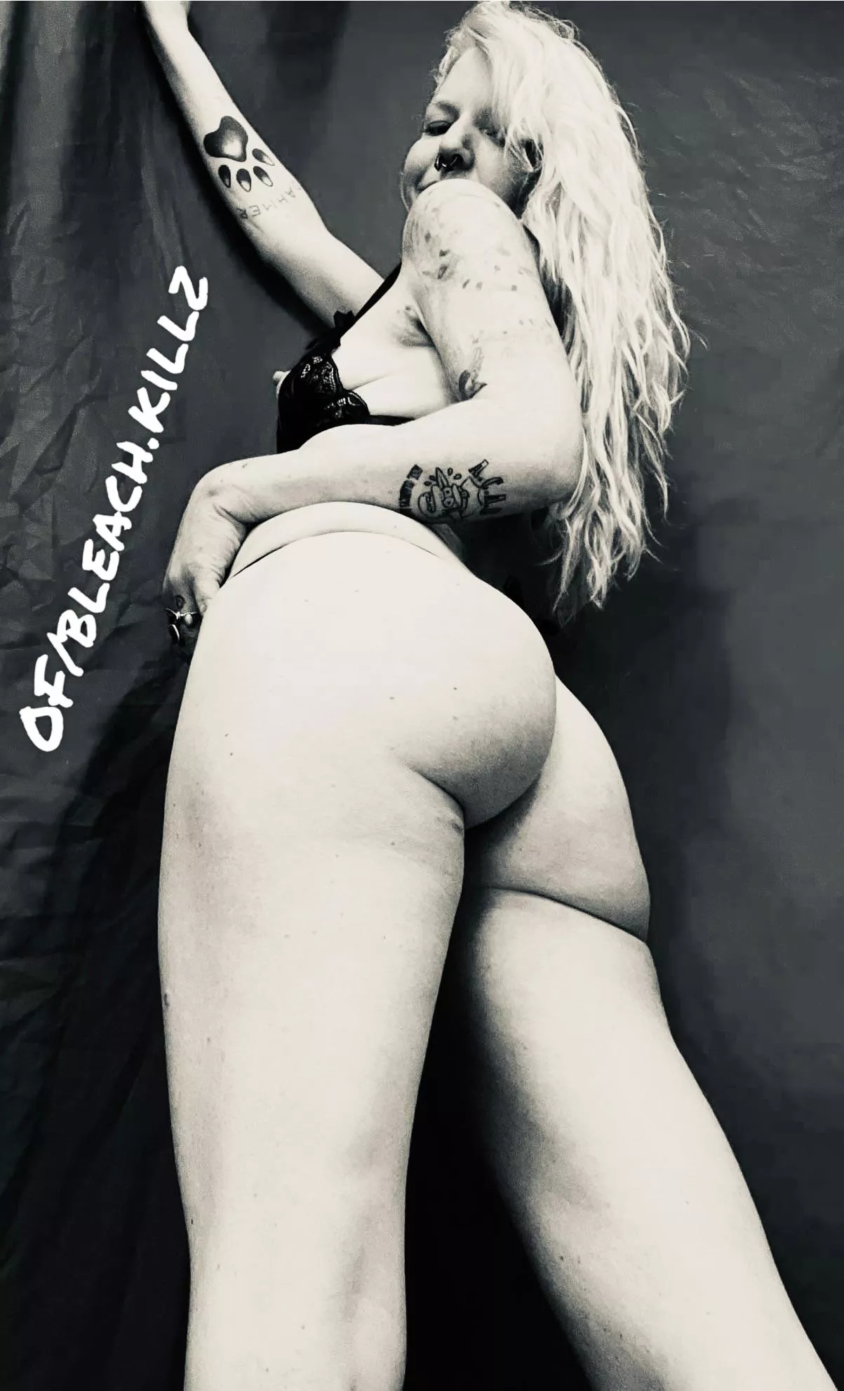 Hey Daddy! I’m ready for you! 🖤🤍