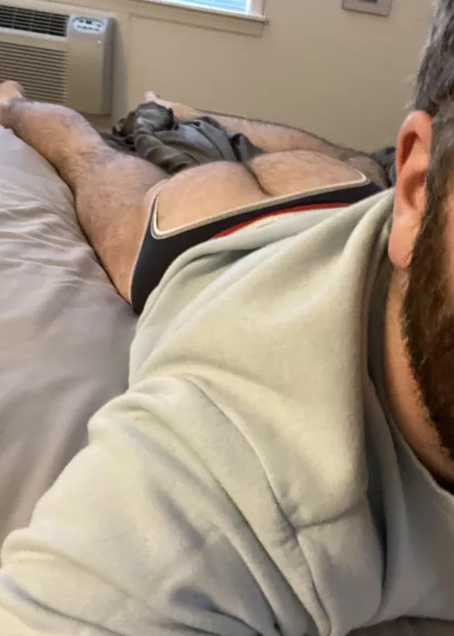 I feel like I’ve been in heat lately. Haven’t been topped in years and need a strong hairy guy to pin me down.