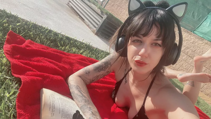 I felt cute sunbathing with my kitty headset