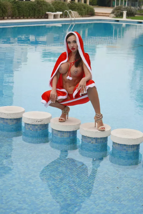 I just love showing off my boobs, I can't help it 😏