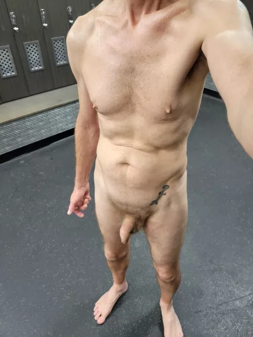 I love being naked in the locker room. I wish that more guys did too.