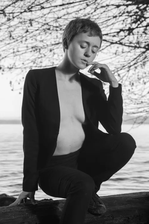 I thought I looked especially boyish here...even with a little bit of side boob!