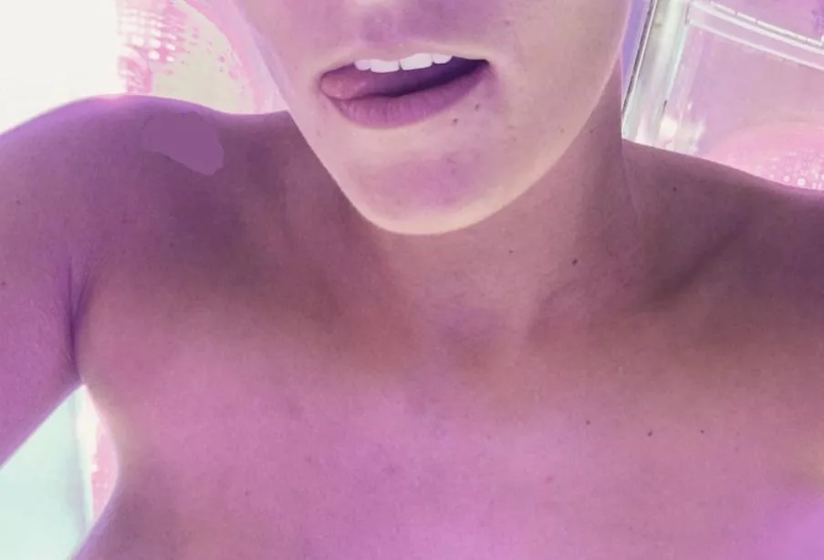 I’m awful at blowjobs because my gag reflex but hopefully you enjoy the tears and the runny makeup from me trying.