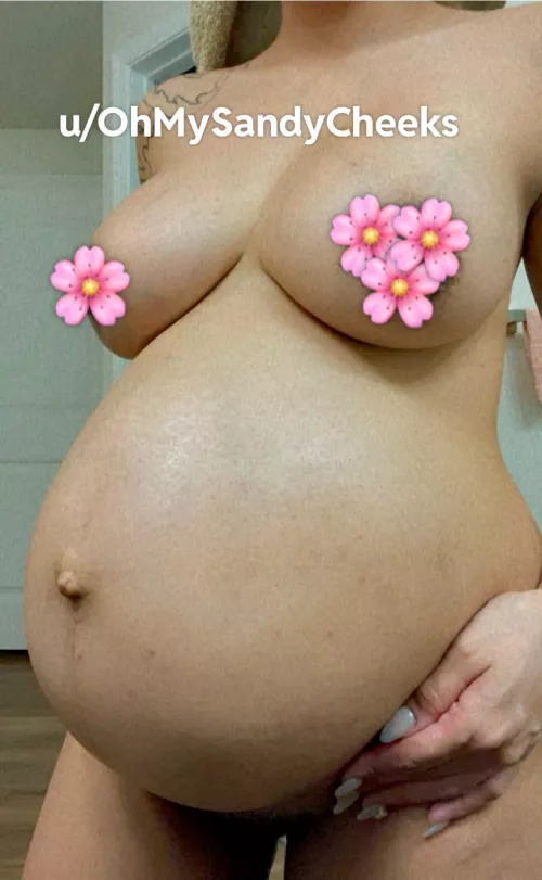 I’m ready for my pregnancy growth spurt, are you? Final Trimester is creeping up! 🤩