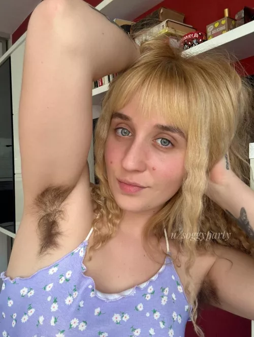 Just a blue eye blonde with dark armpit hair :)
