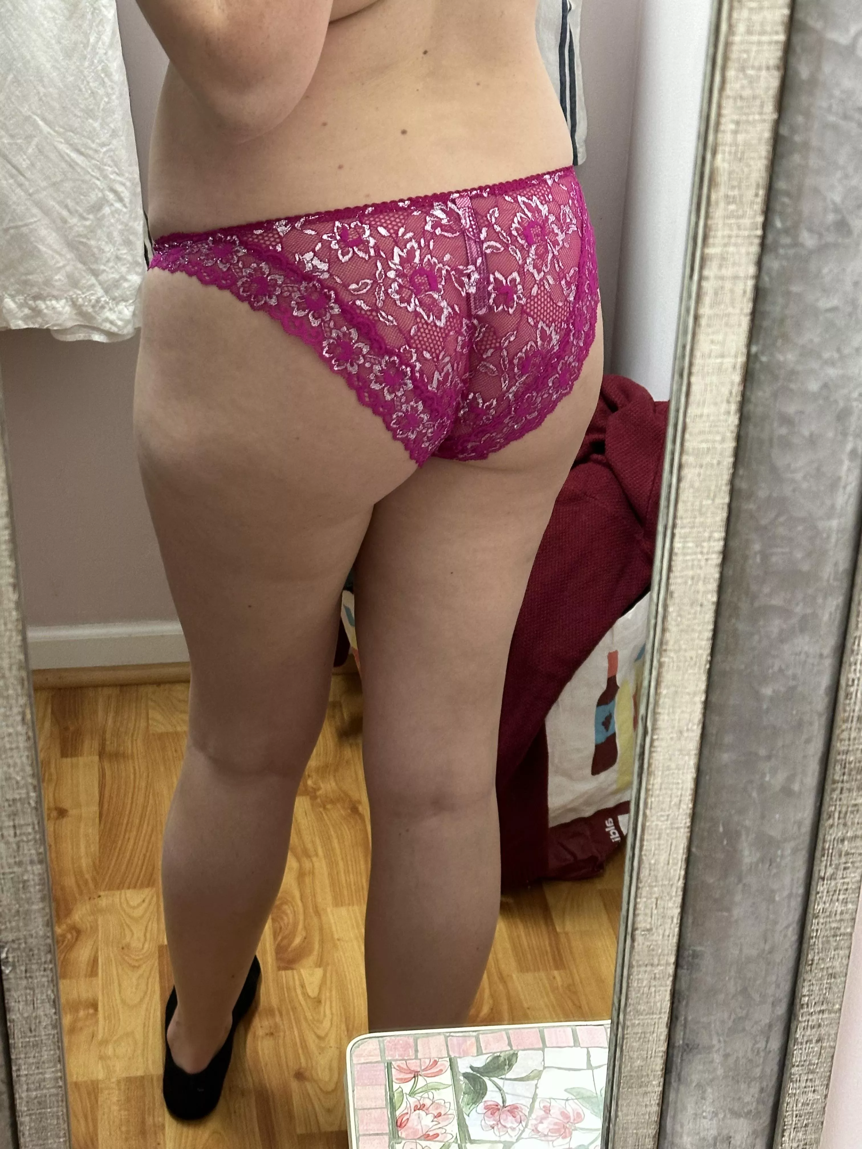 Lace fullbacks cradling my ass! [f]