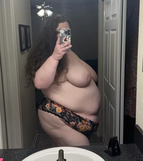 Let me keep you company tonight 😘