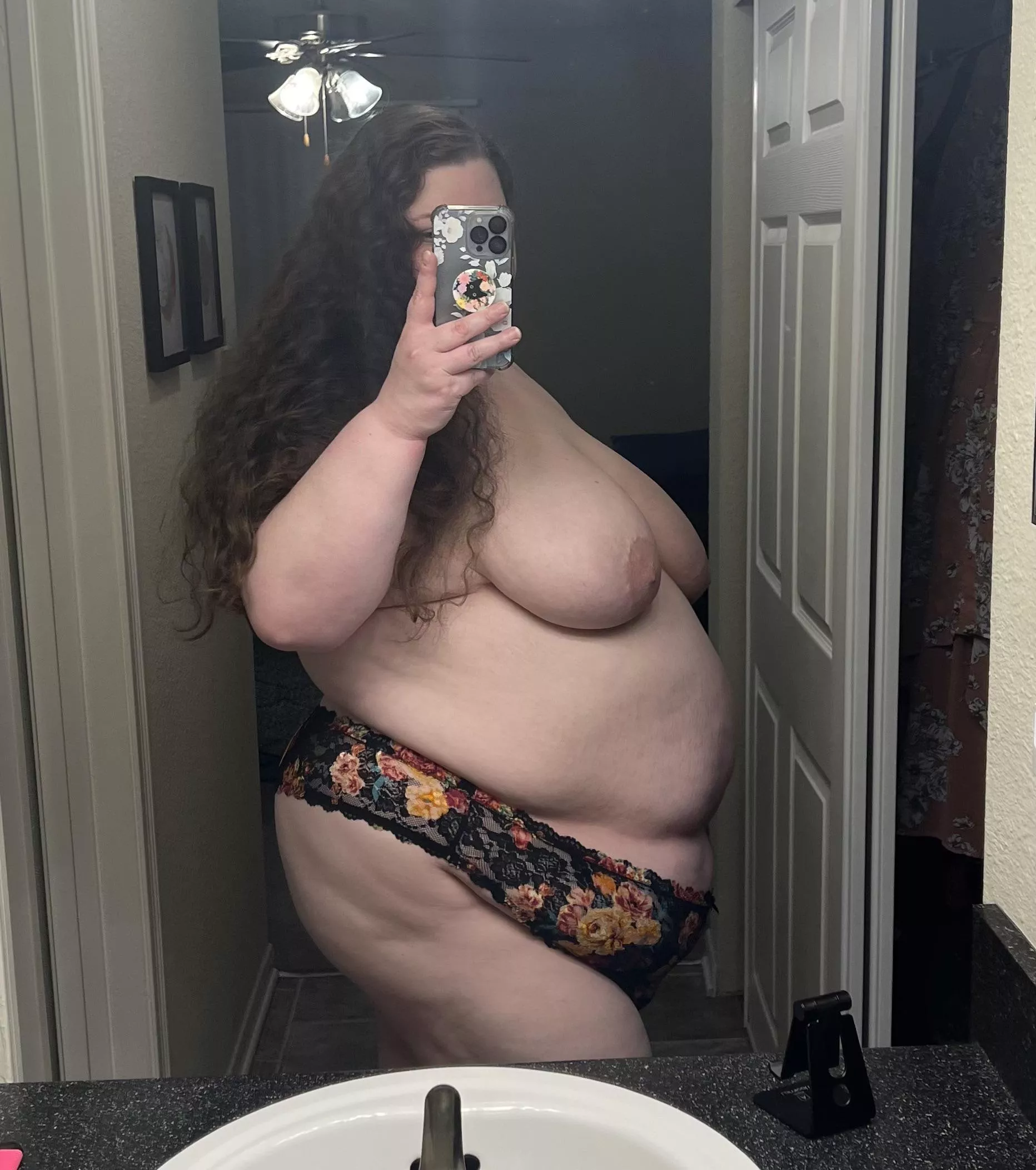 Let me keep you company tonight 😘