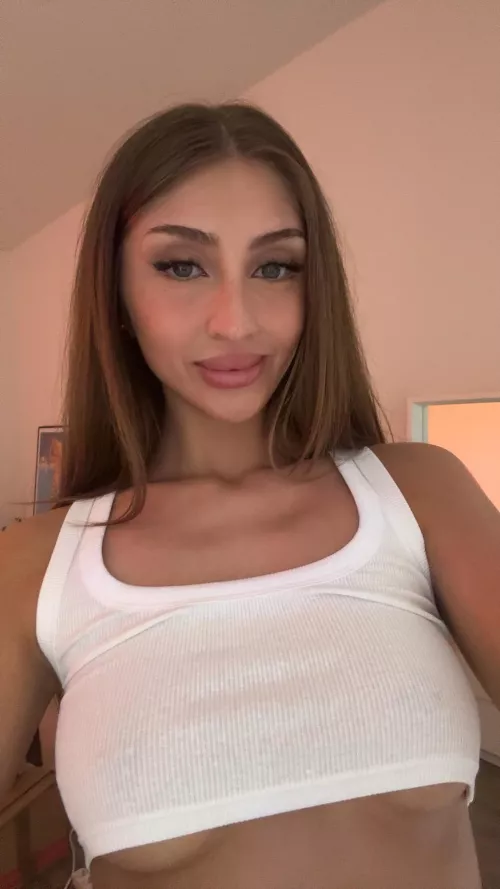 my boobs are small. can croptops still look good on me?🙄