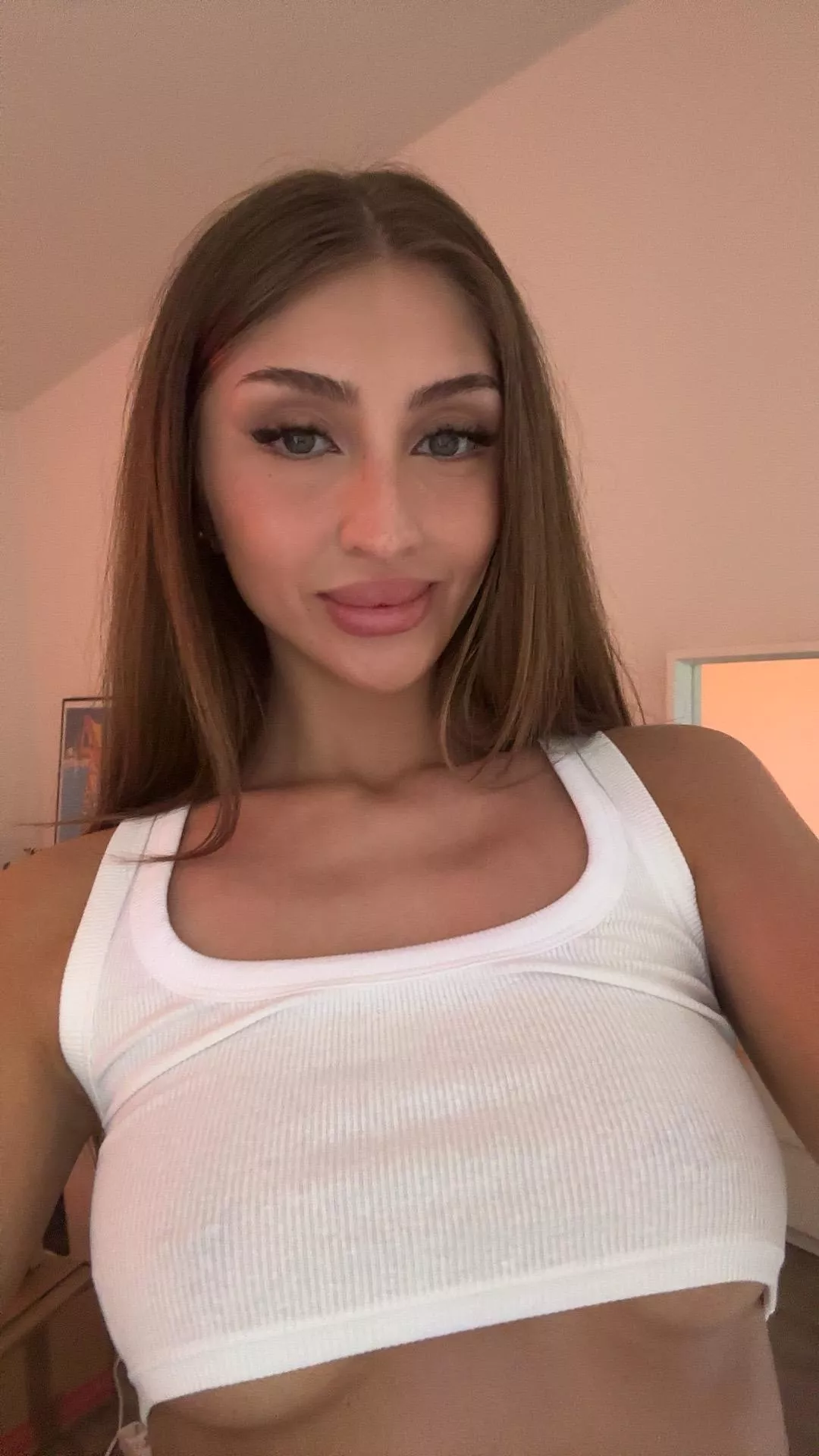 my boobs are small. can croptops still look good on me?🙄