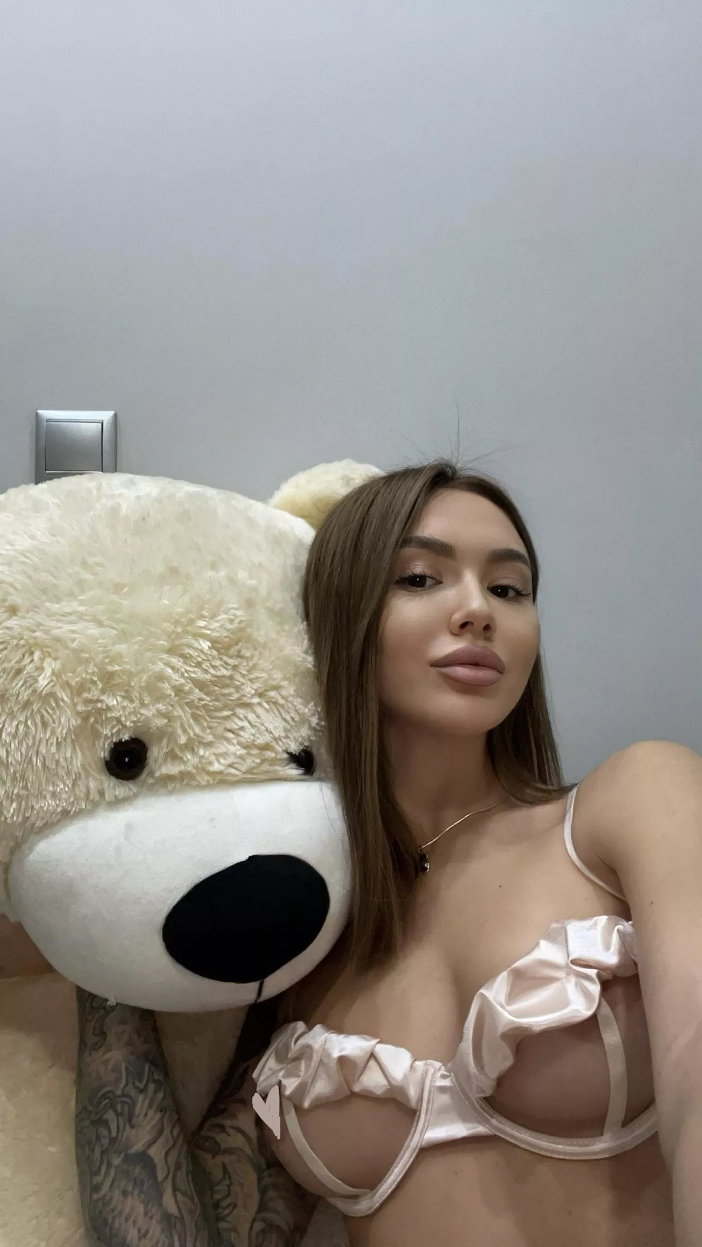 Single and small boobs, are we still going to date if u want)