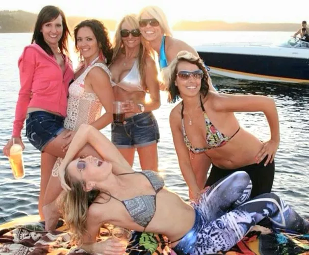 Six hot moms💯🔥