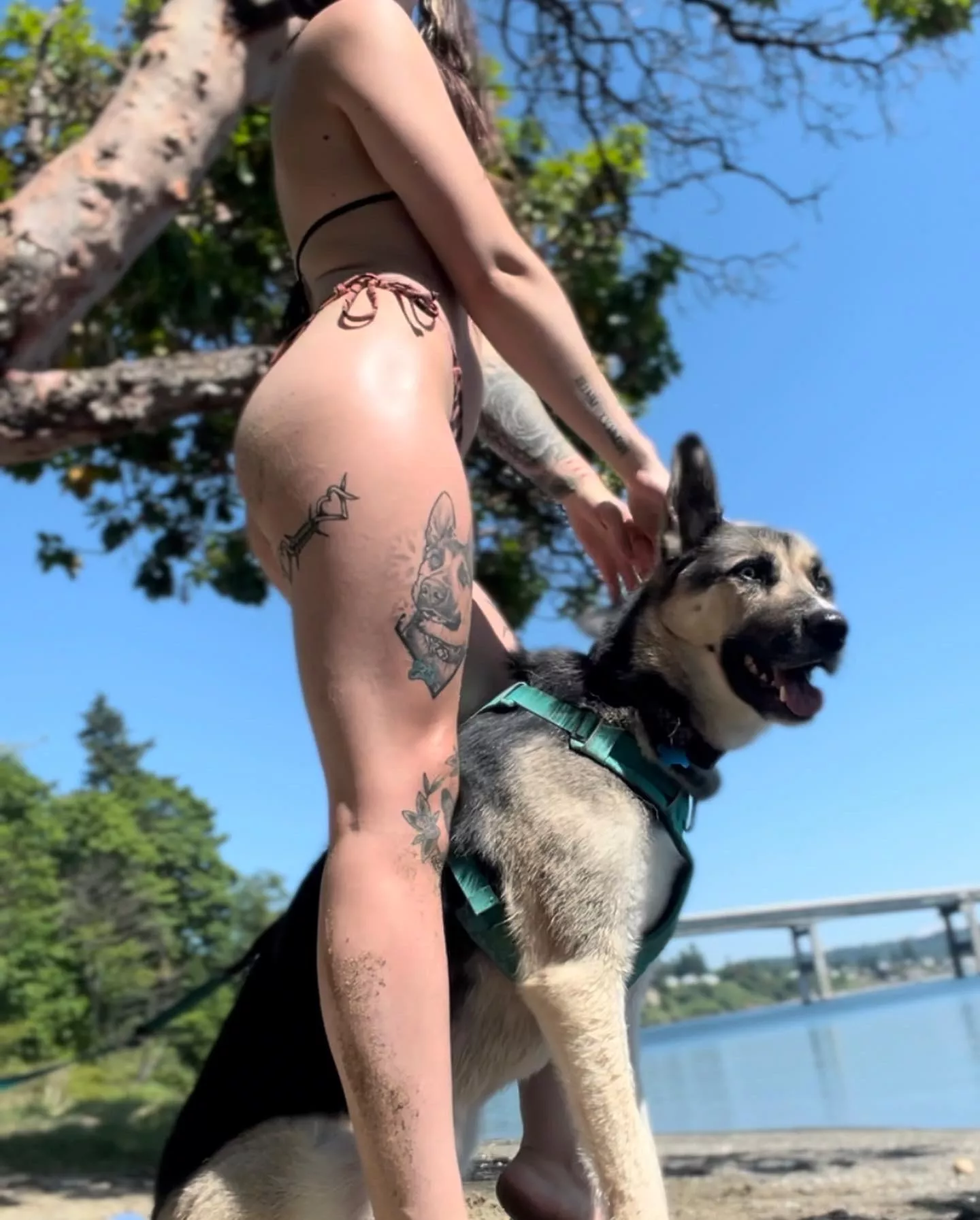 Tattooed thighs are just sexy.