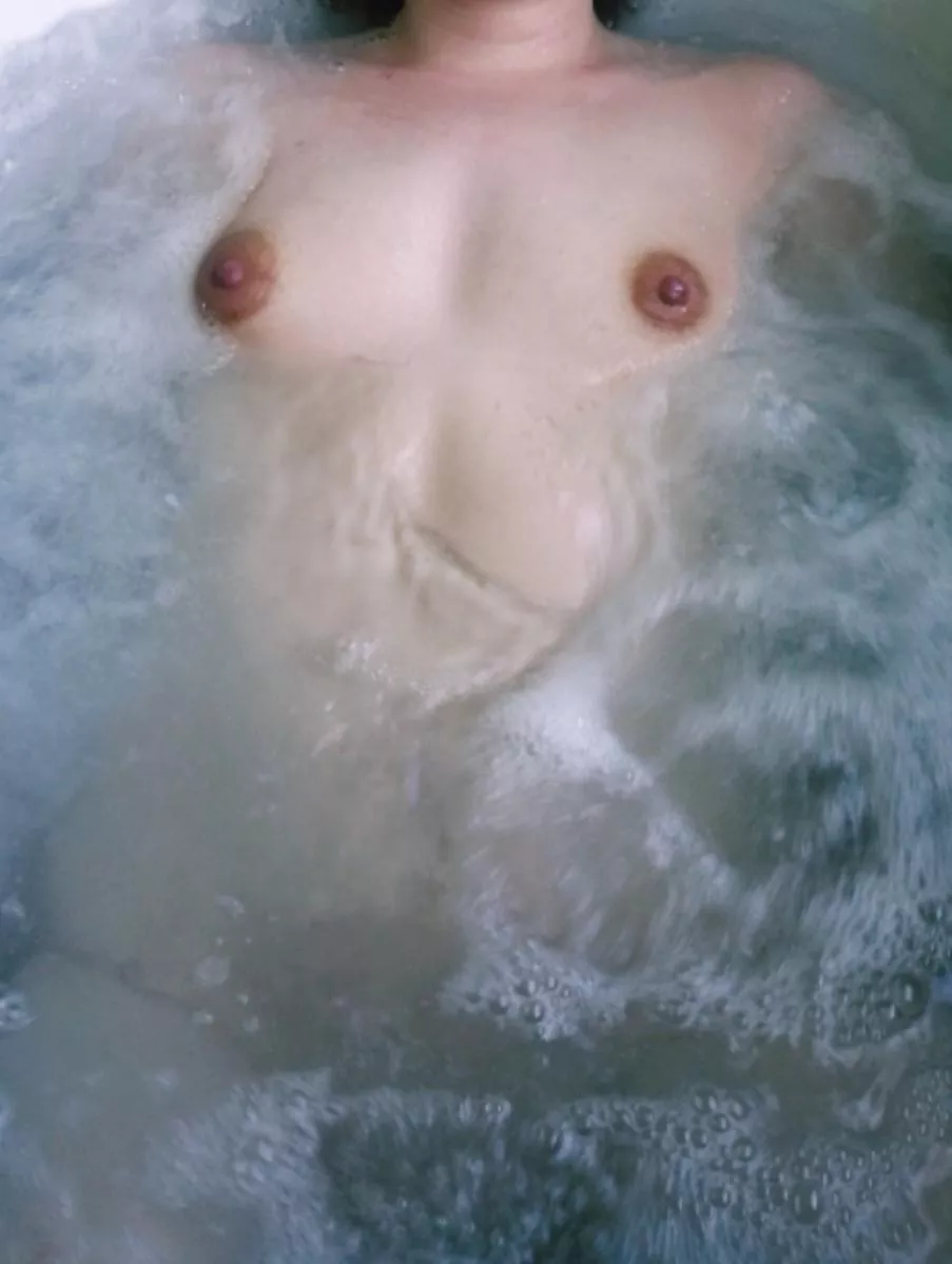 Who wants to join me ? (F)