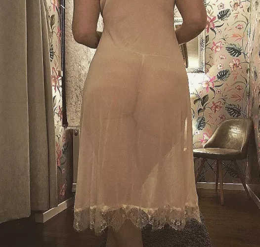 With an ass like that who here would love to fuck my wife doggy?