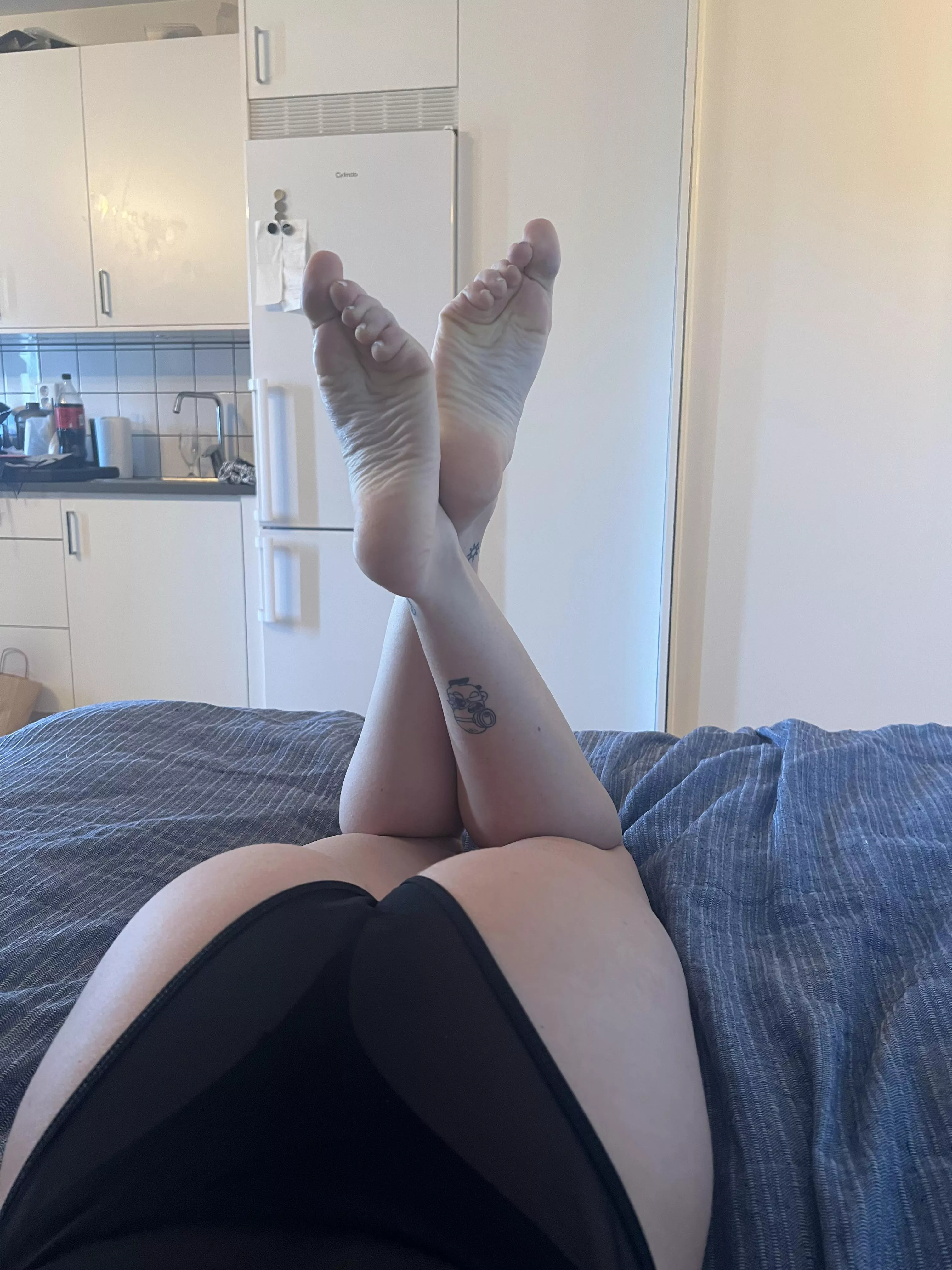 Worship my soles and toes