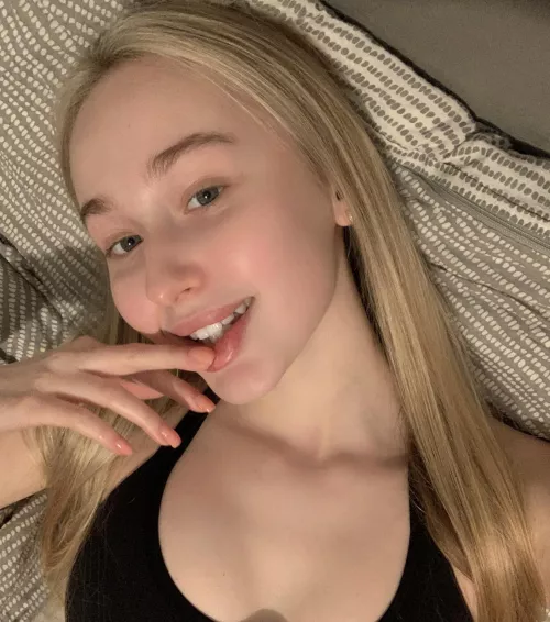 Would u show me how hard ur cock 🍆 getting while u look at me?💋