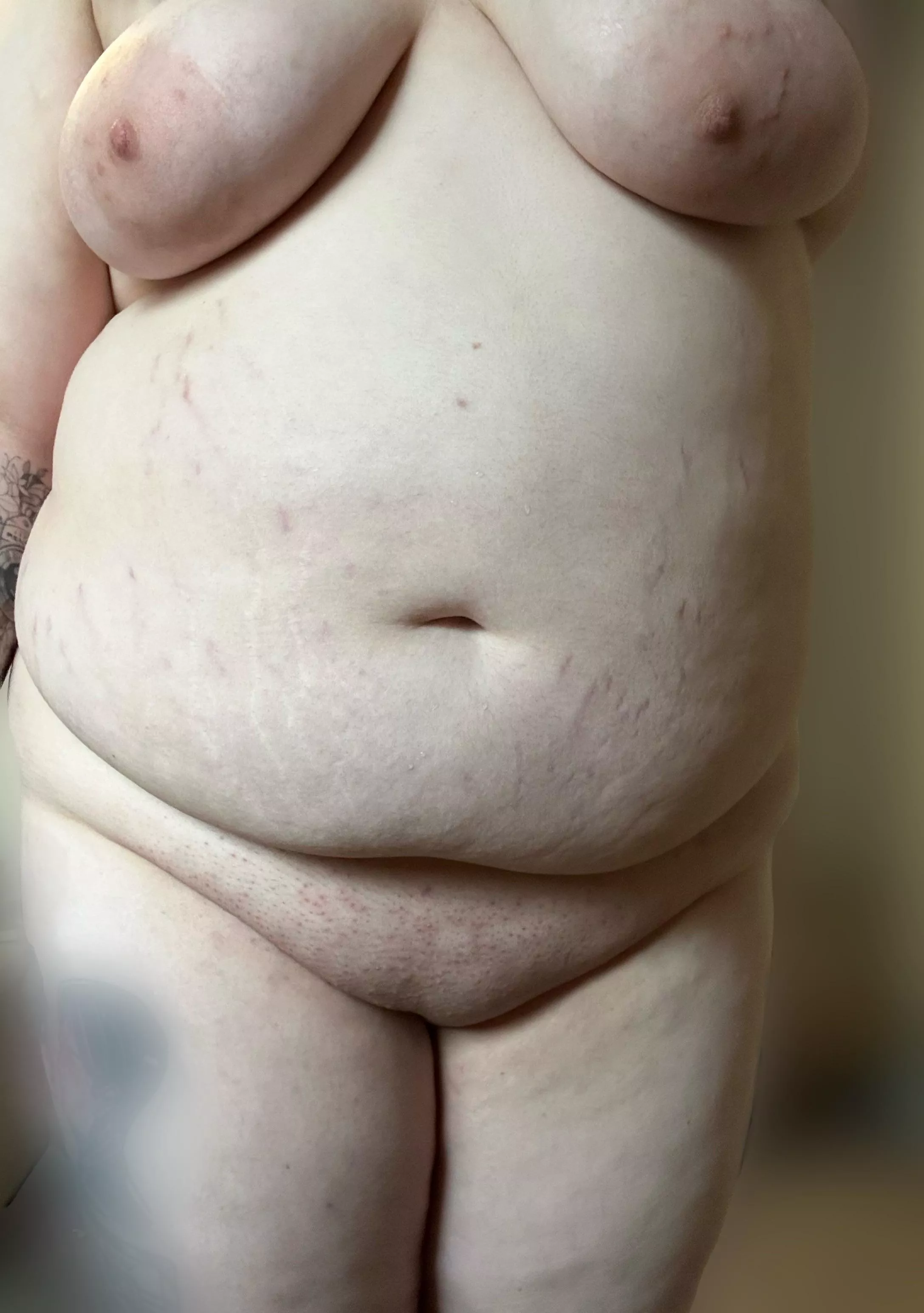 Would you fuck me hard enough to make my fat pussy jiggle? 🥵