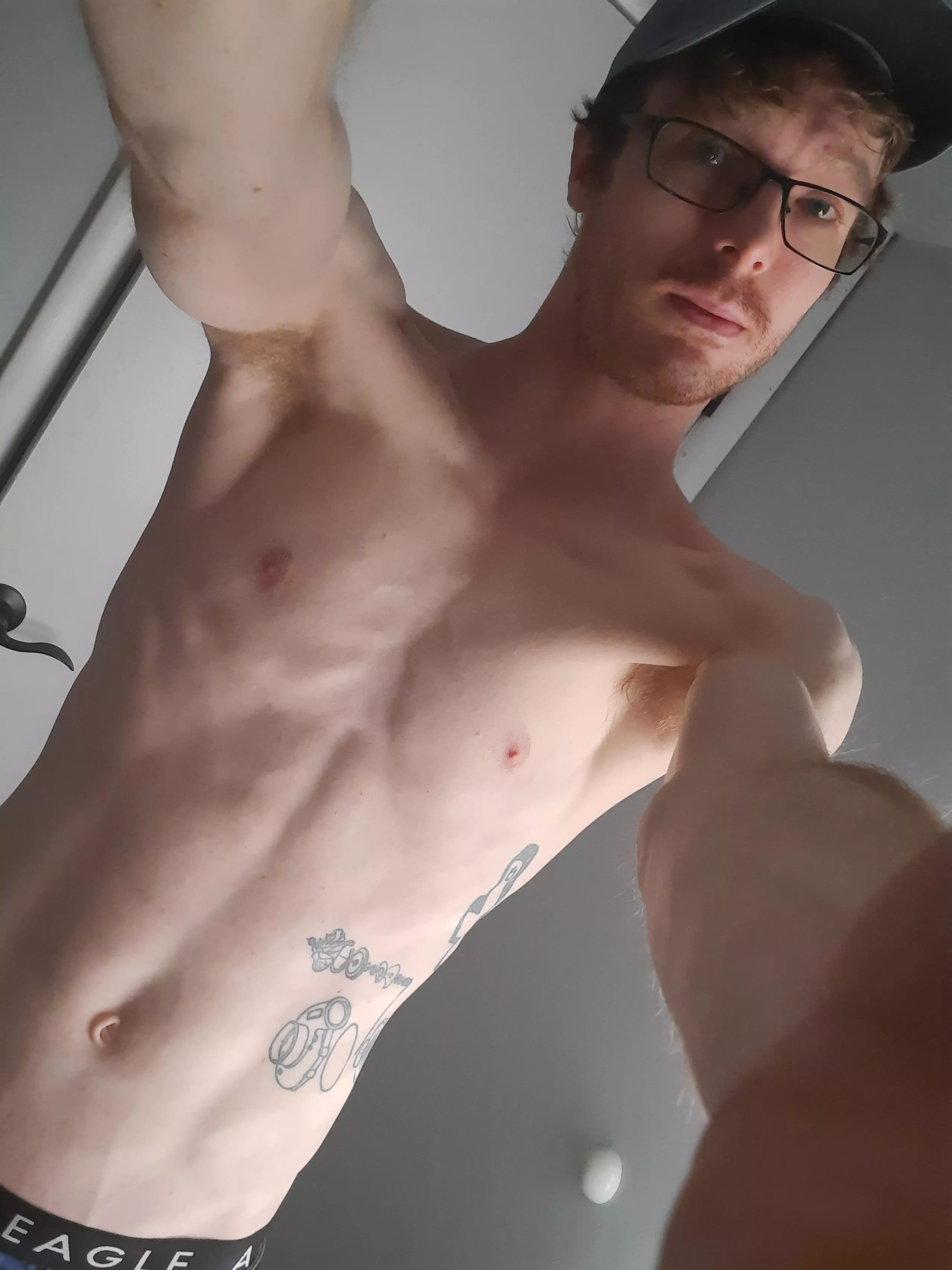 Yes, the carpet matches the drapes 