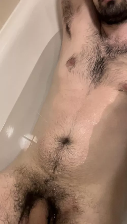 You horny for a big hairy alpha?💪🏼💦 Dms open😈