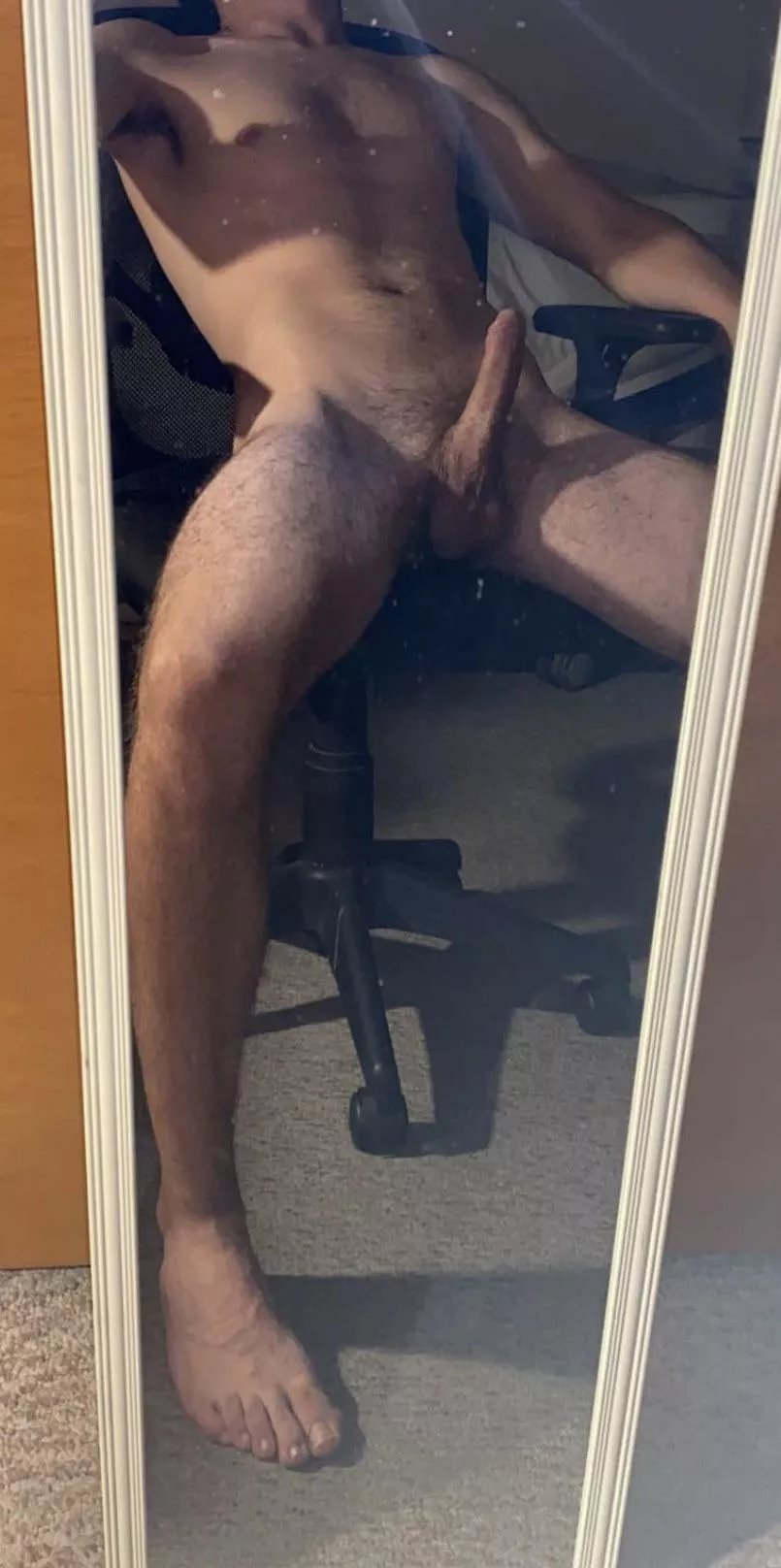 21 horny. Fit guys hmu with pic: jacob_phill20
