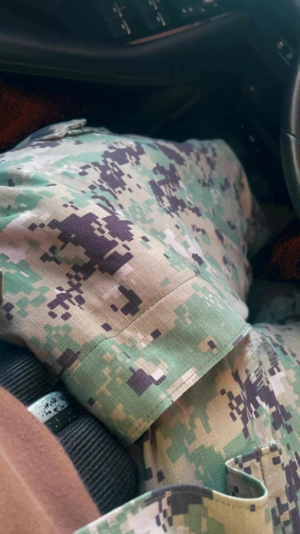 [30] DM if you’d like to see what’s hiding underneath 😏