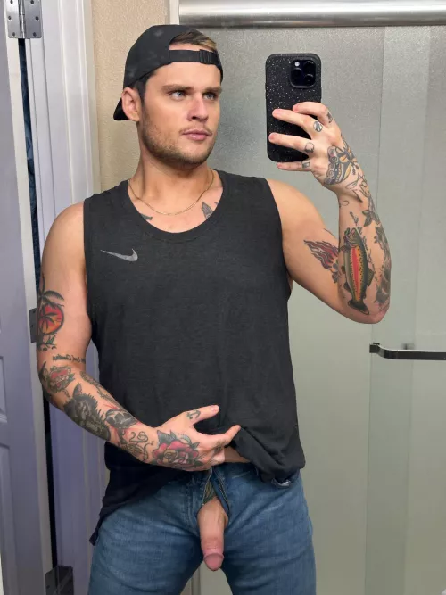 [30] hanging out while my bros game