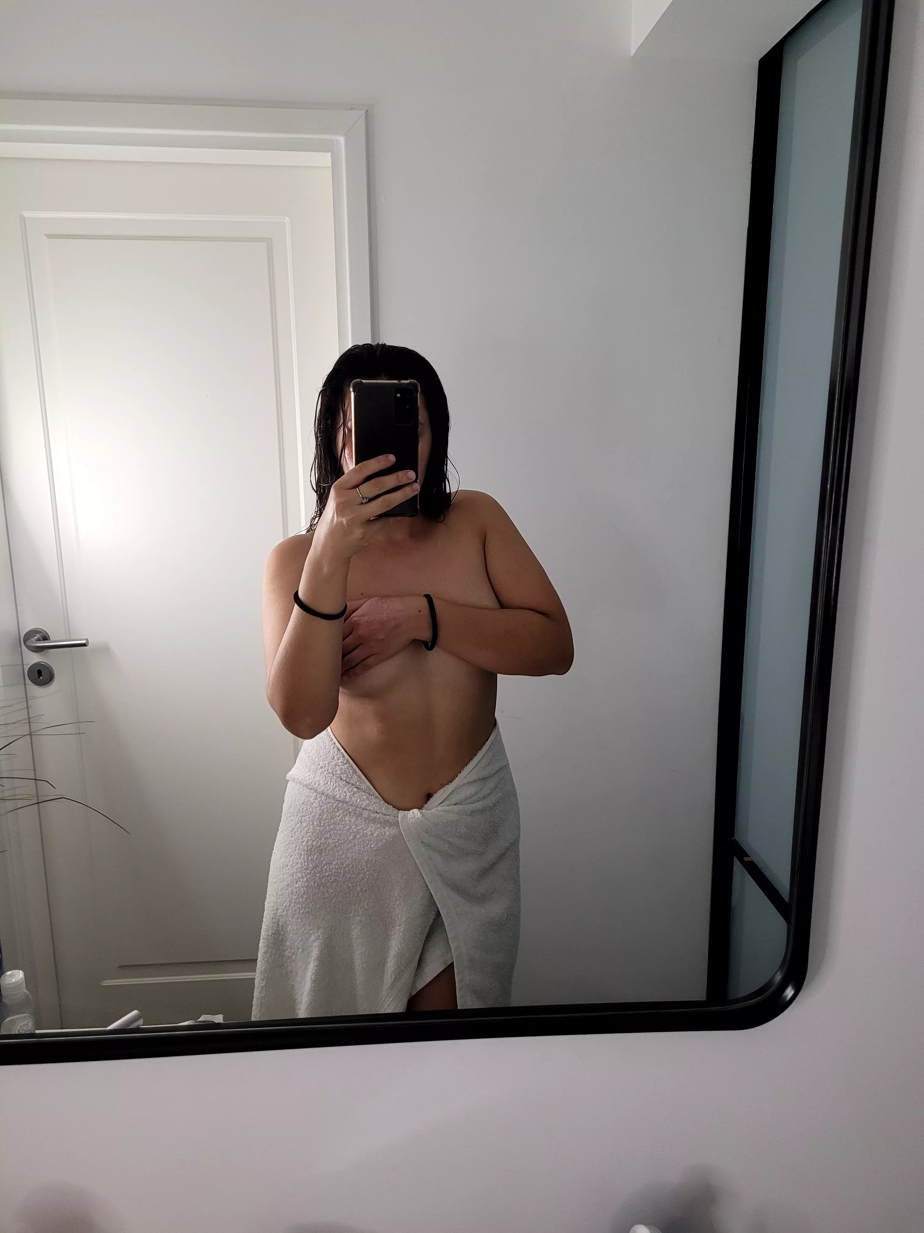 After touching myself with my toys I like to take a relaxing shower