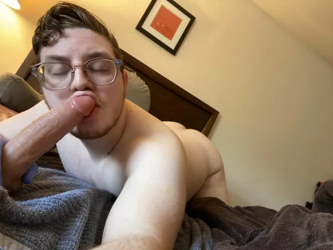 Asian guys line up! youre getting you cum swallowed!😉