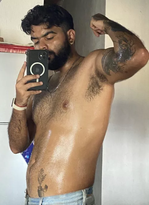 Come, I want you to smell the pheromones of my armpits.