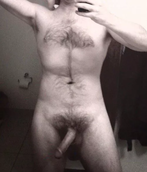 Daddy (49) is ready for post-shower fun …