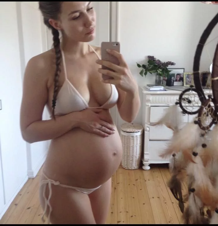 Do you like pregnant girls in bikini?