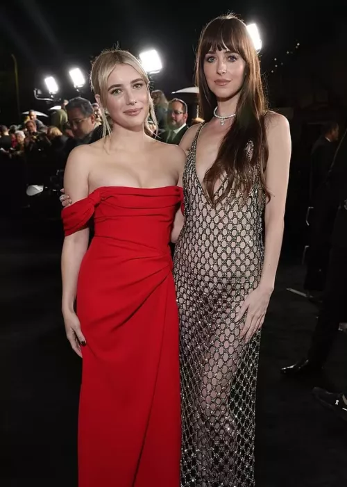 Emma Roberts & Dakota Johnson