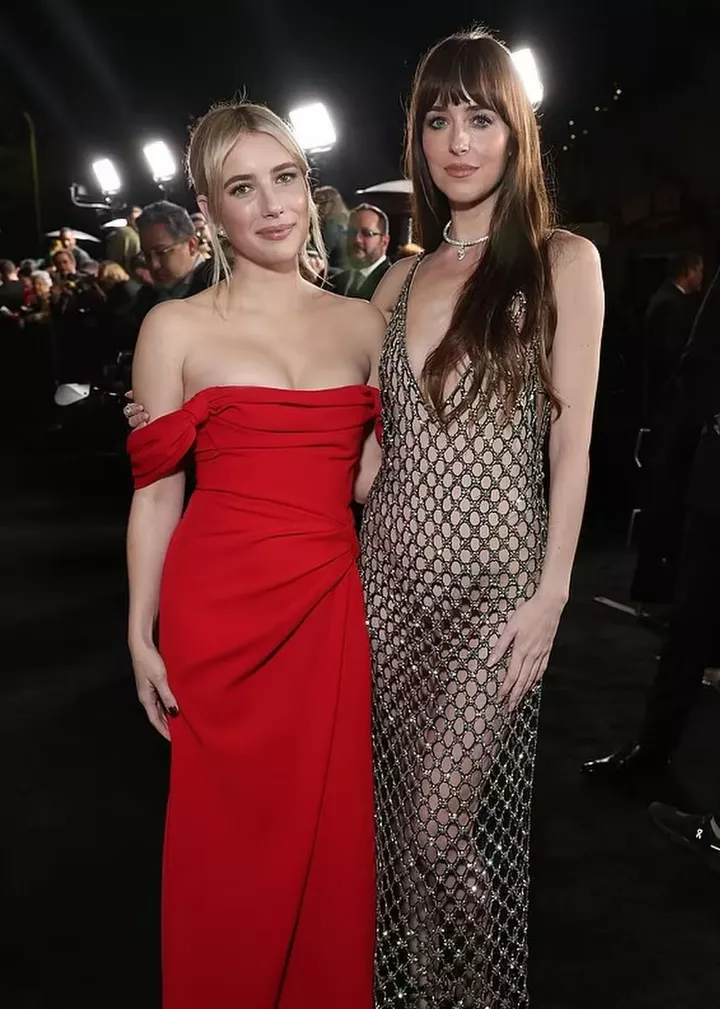 Emma Roberts & Dakota Johnson