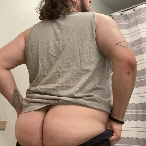 Feeling good after the gym and had to show off my bubble butt