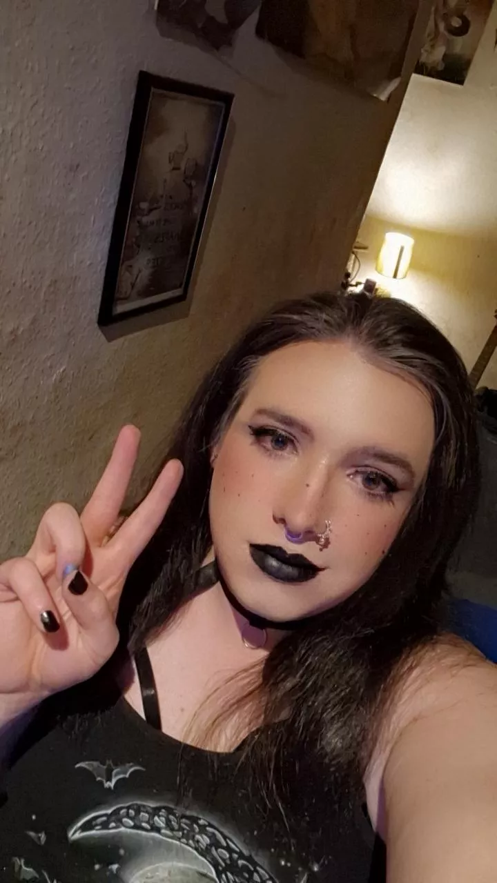 Hi all 😘 anyone want hugs? 💜