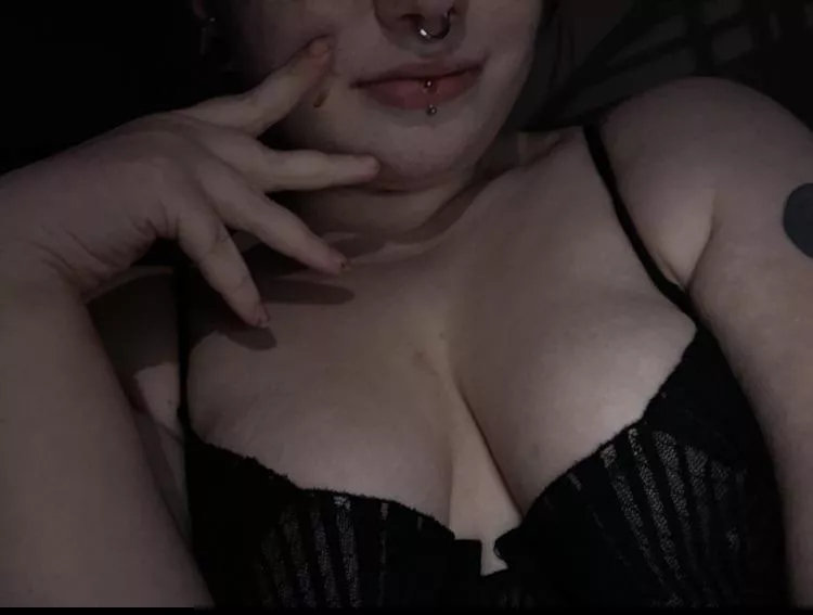 Hi, first time posting. I’m drunk and in need of validation 🫶🏻💖