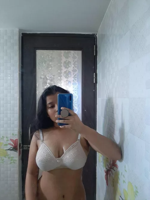 Hi I'm sakshi singh new here looking for sext or hookup 