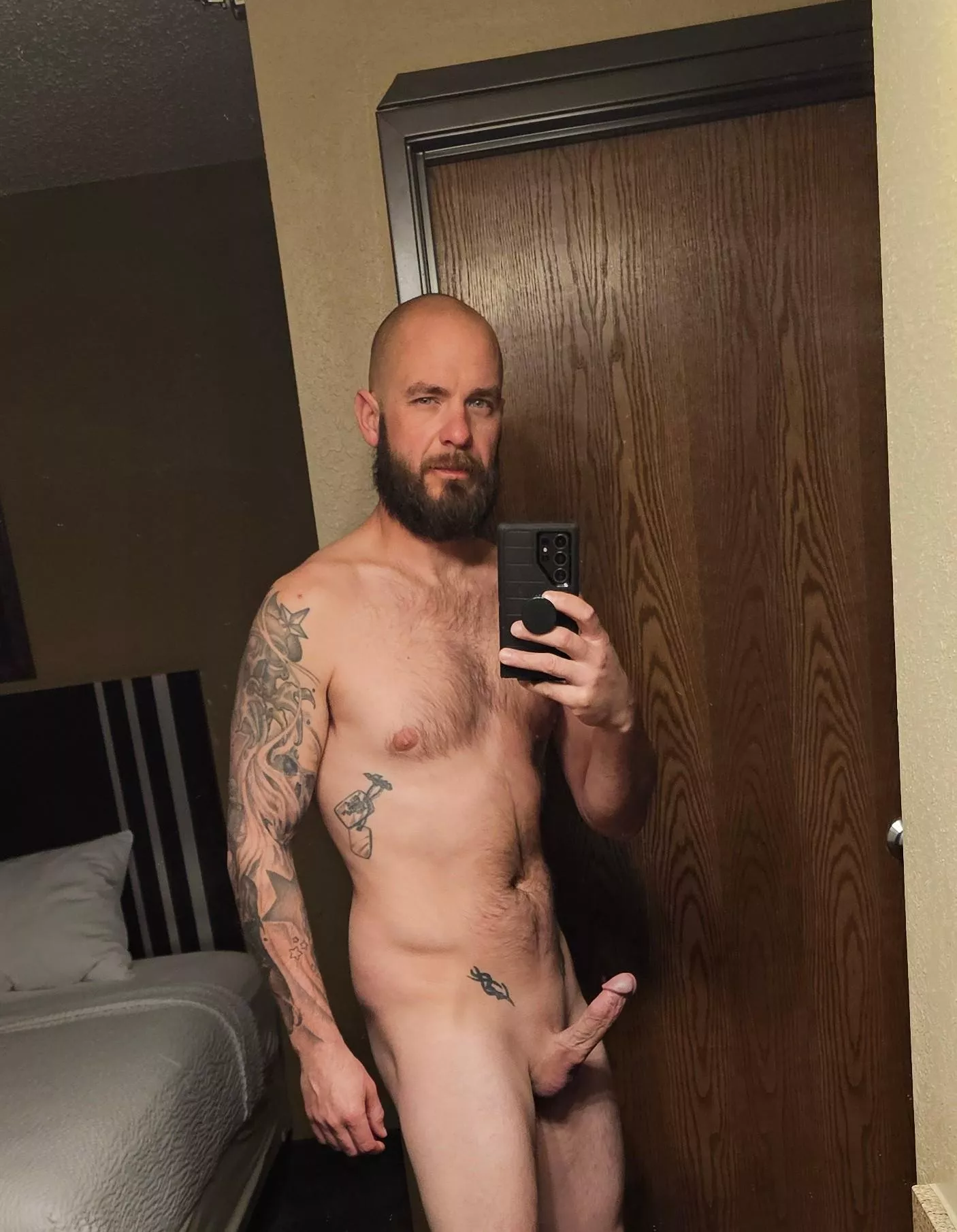 Hopefully y'all are as horny as I am! Happy humpday! 😜  Hopefully y'all are as horny as I am! Happy humpday! 😜