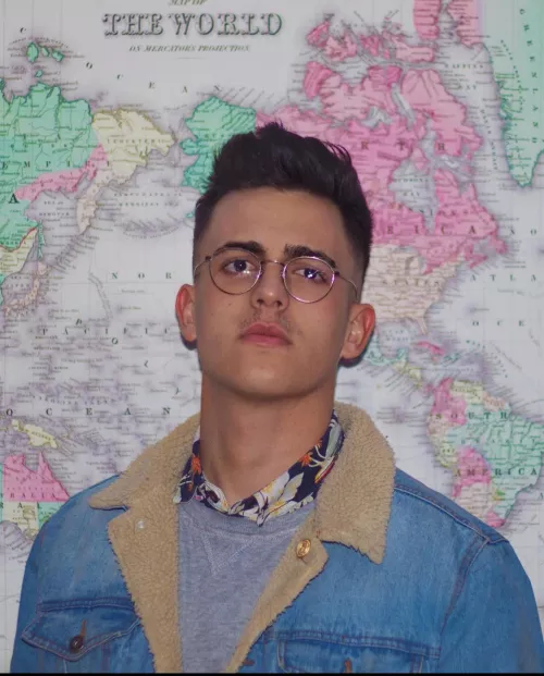 I instantly look dorkier with my glasses on😂