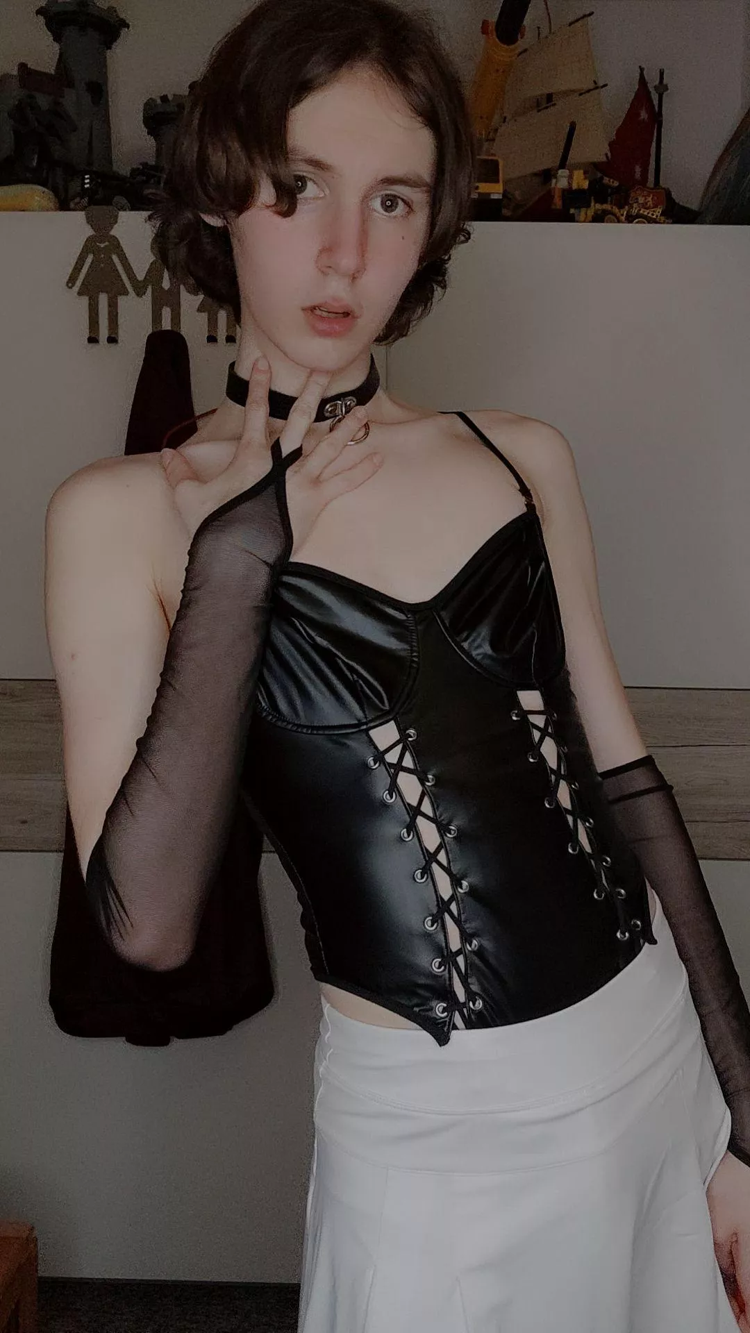 I Love that outfit so much with the body and the skirt 😭🫶🏼