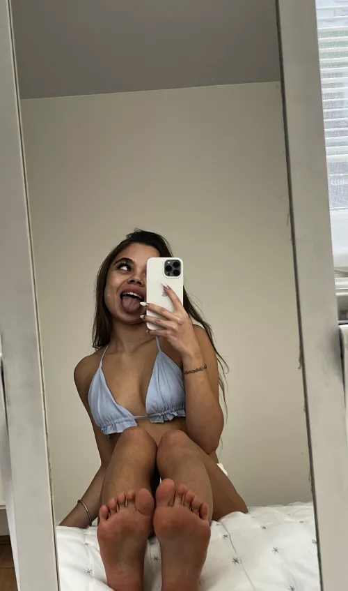 if i tell u i like my toes sucked, would u do it?