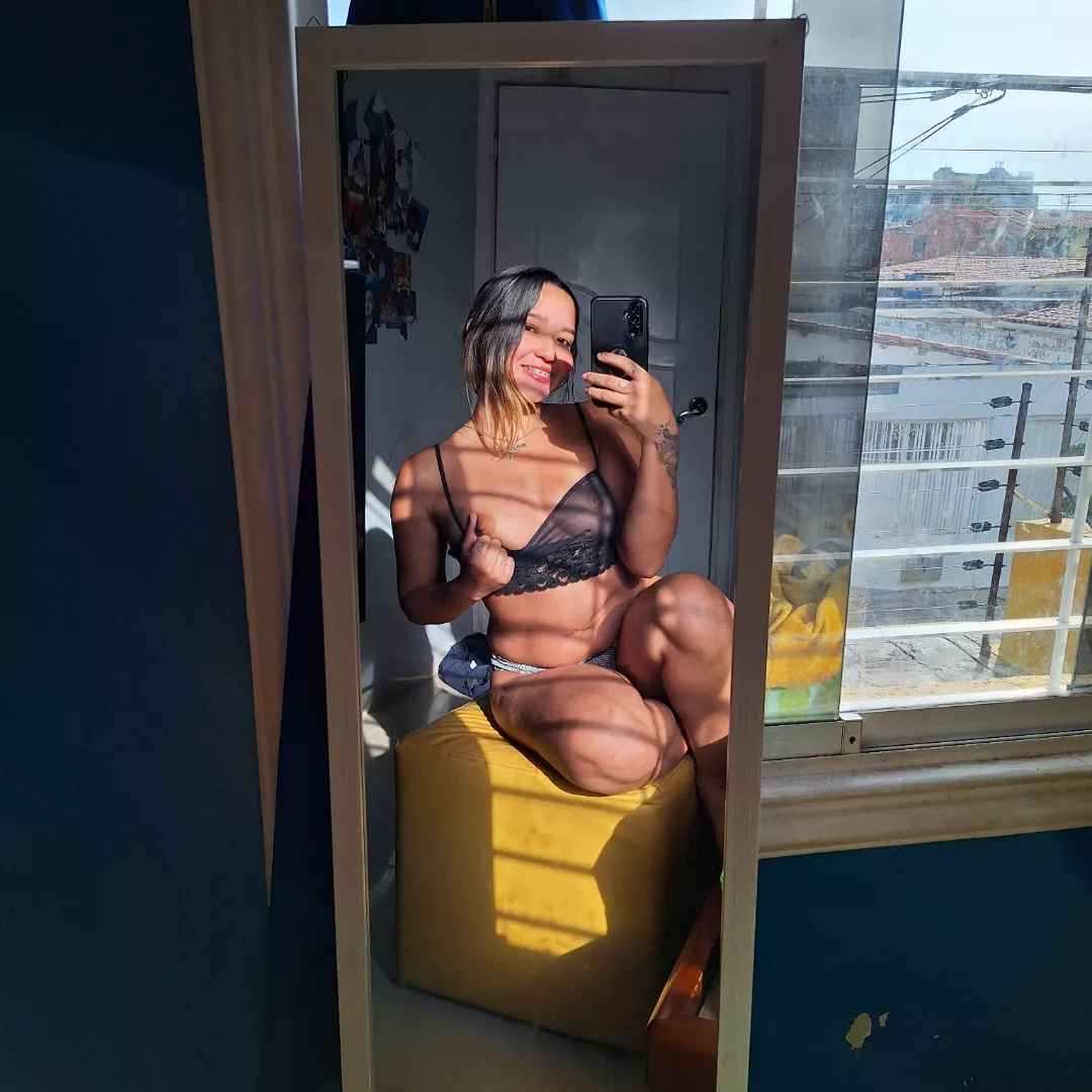 I'm alone, why don't you come with me papi?