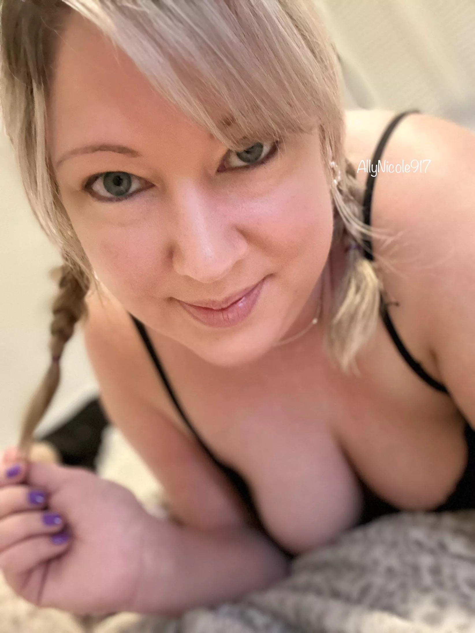 Just a flirty mom saying hello