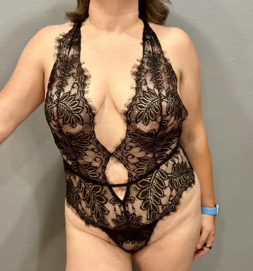 Just turned 40 and loving my curvy mombod more than ever