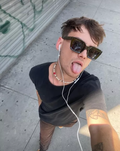 looking for new music 🥰 any good recs?