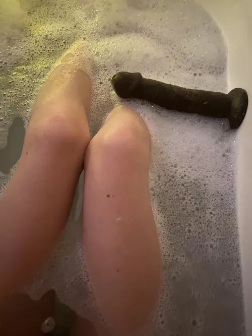 never tried fucking myself with this too big toy in the bath before ☺️