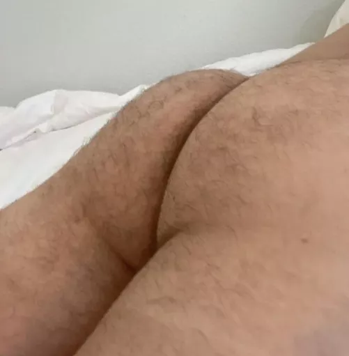 Noticed it getting hairy for the first time in a long time. Thinking about keeping it. 🍑 