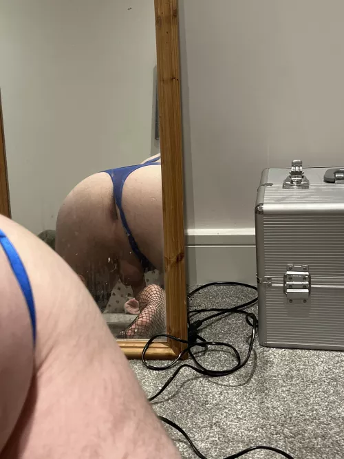 Please fuck me in my girlfriends lingerie 😇