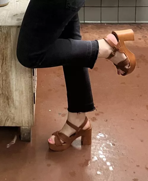 Public restroom mirror pics… showing off my cute thick heels